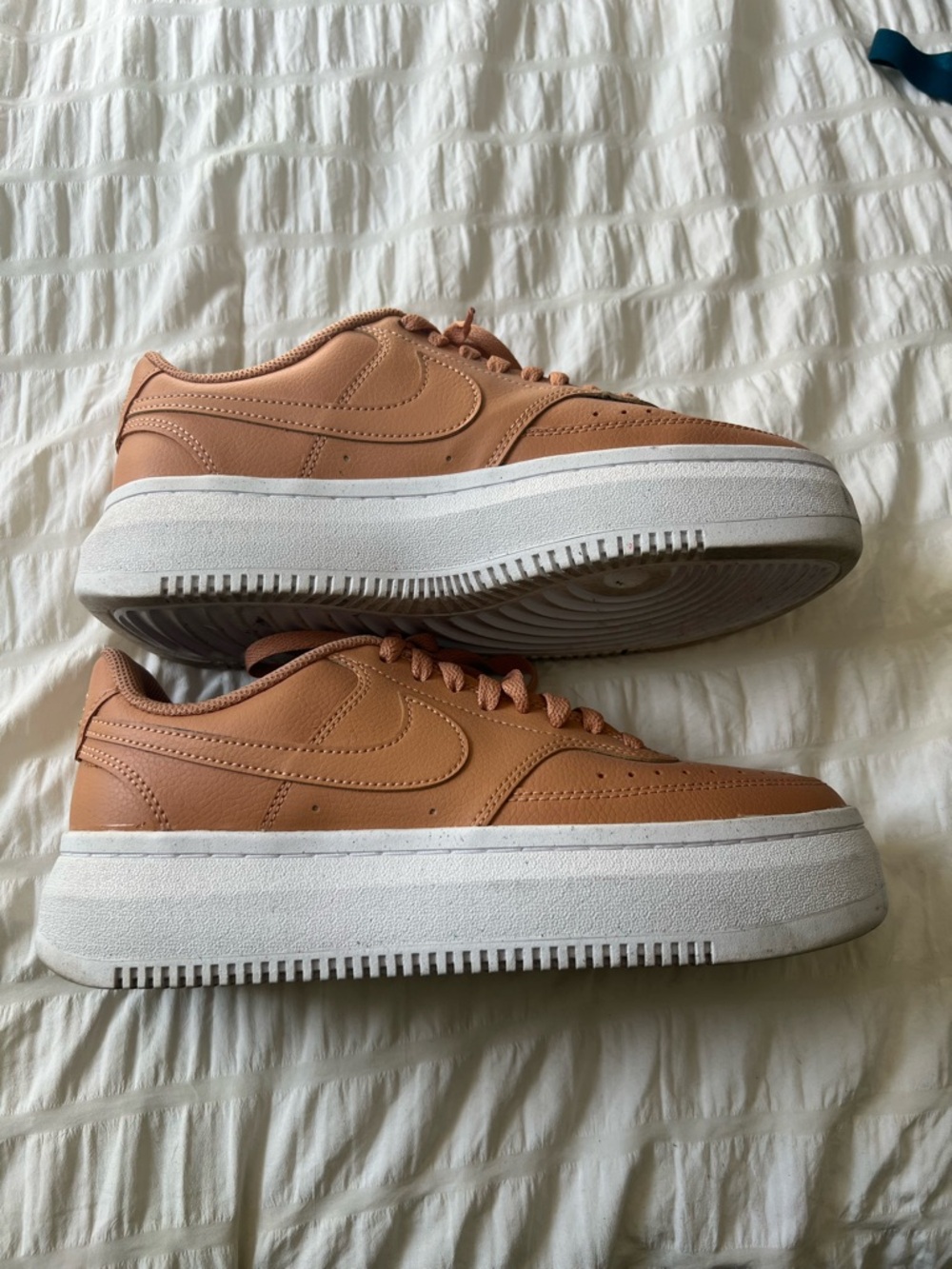 Women’s Nike Air Force 1 Platform - Picture 2 of 4
